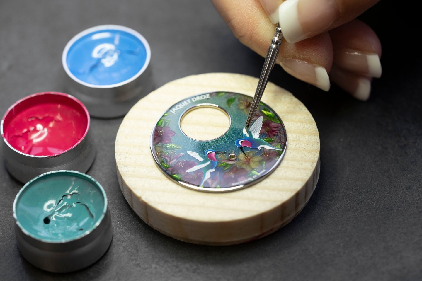 ジャケ・ドロー「トゥールビヨン レッドゴールド - ハミングバード」~高級時計製造におけるフローラル アートのルネサンス