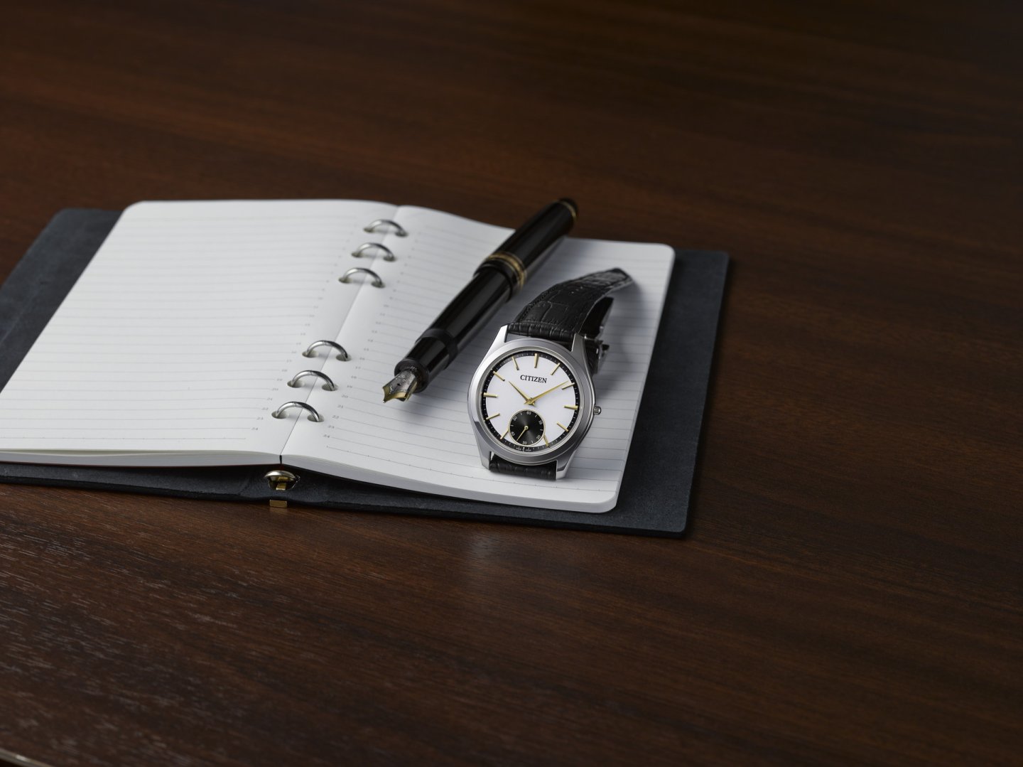 シチズンから ふたつの『エコ‧ドライブワン』限定モデル発売~クラシカルな配⾊とモダンなディテールを兼ね備えた、特定店限定モデル