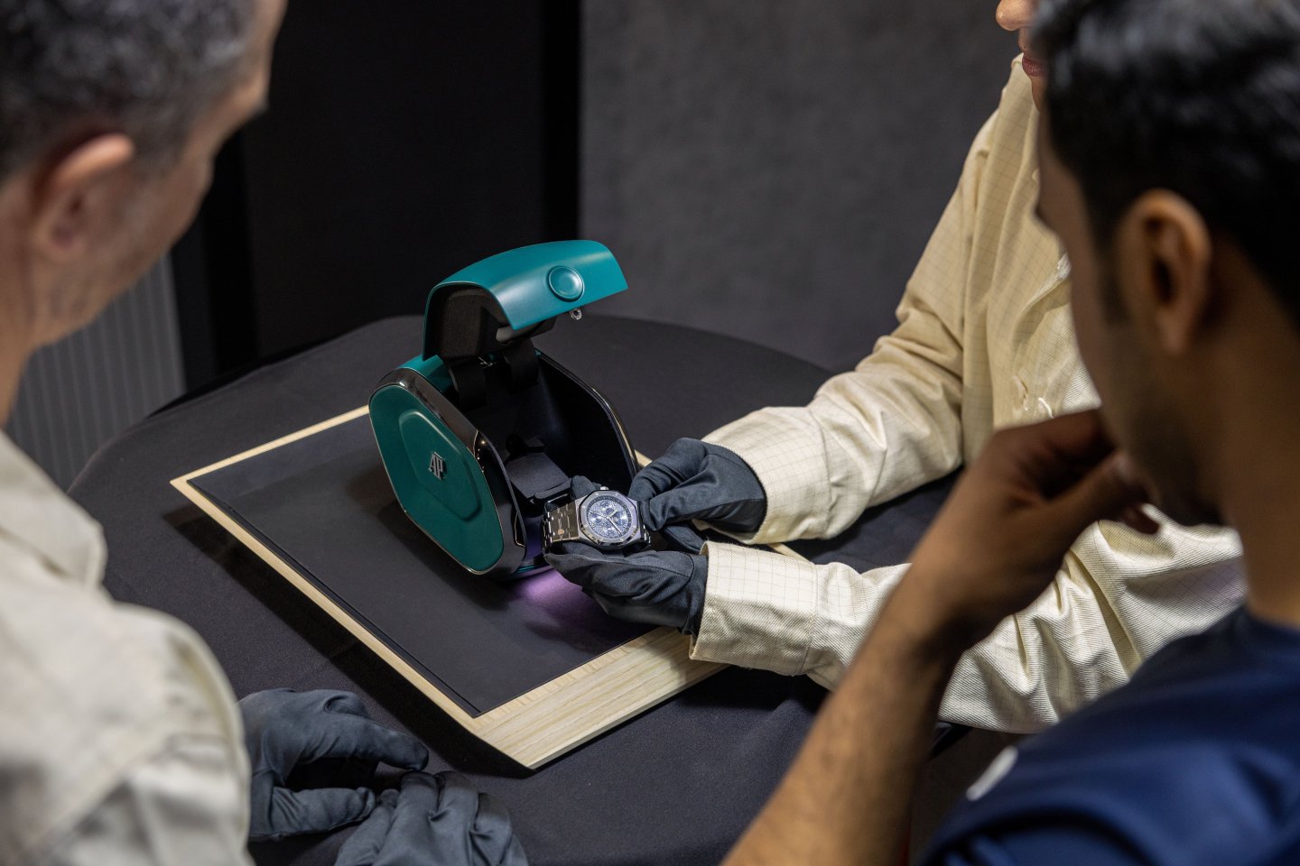 オーデマ ピゲ、ドバイ ウォッチ ウィークにてパーペチュアルカレンダーウォッチのための革新的な設定デバイスを発表