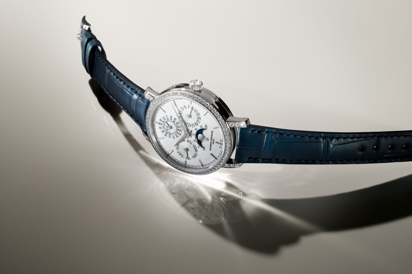 ヴァシュロン・コンスタンタン「トラディショナル・エクストラフラット パーペチュアルカレンダー」に3つの新作モデル~高度な技術的要素を引き立てる、洗練された不朽の審美性