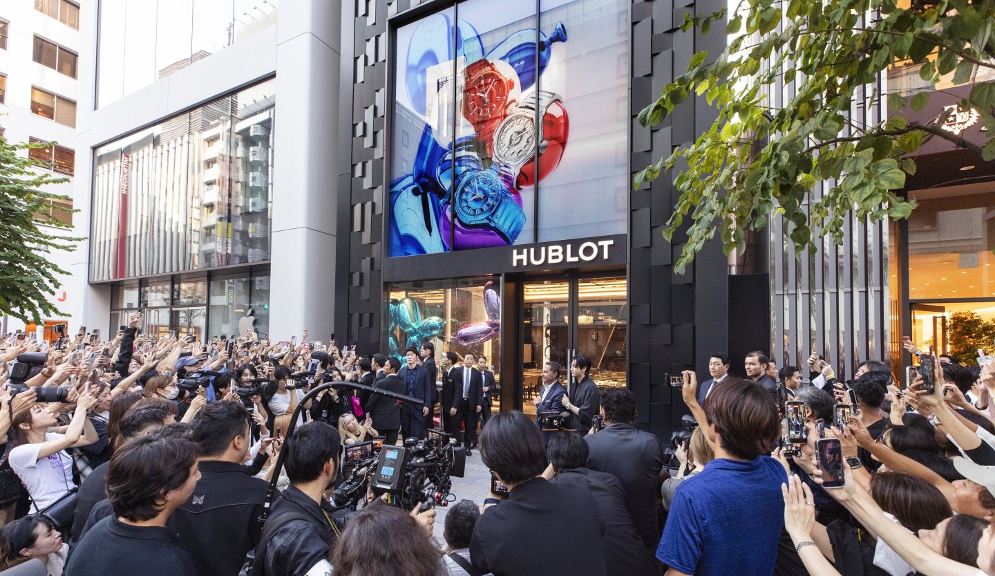 ウブロのグローバル ブランドアンバサダー、ジョングクさんが「ウブロ銀座ブティック」に初来店