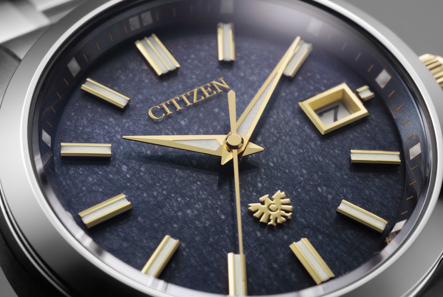 『The CITIZEN(ザ・シチズン)』に、「勝色」で染め上げた和紙文字板 限定モデルが登場 ~日本の伝統色を採用した藍染和紙⽂字板