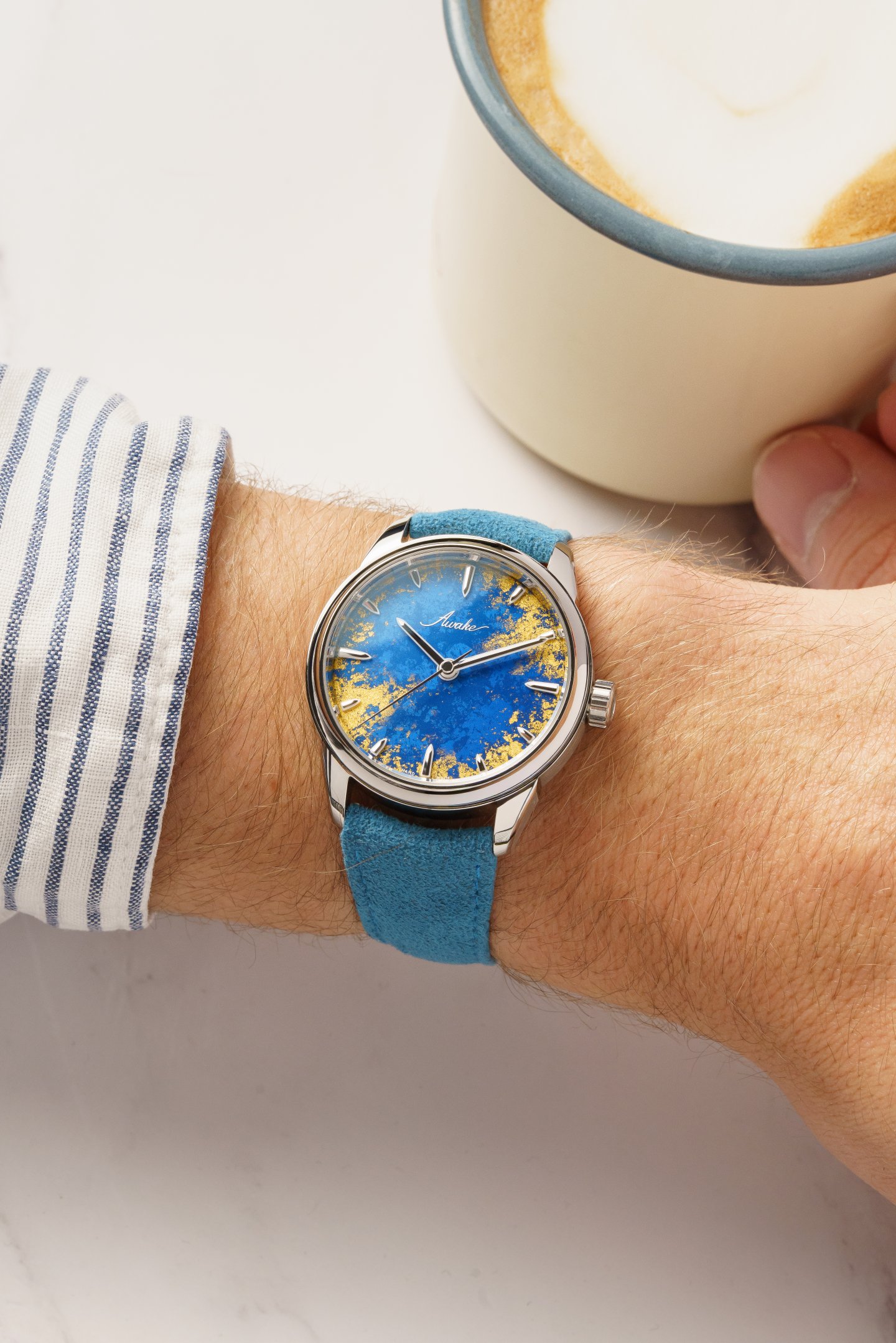 AWAKEより「Royal Blue(ロイヤルブルー)」発表~ベトナムの伝統的なソンマイ漆によるダイヤル製作に、初めて純金を取り入れた新作