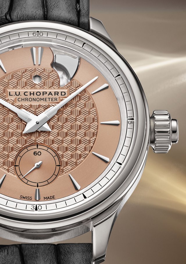 ショパール新作「L.U.C ストライク ワン チタン」～ハニカムモチーフのハンドギョーシェ装飾文字盤を採用した至高の逸品