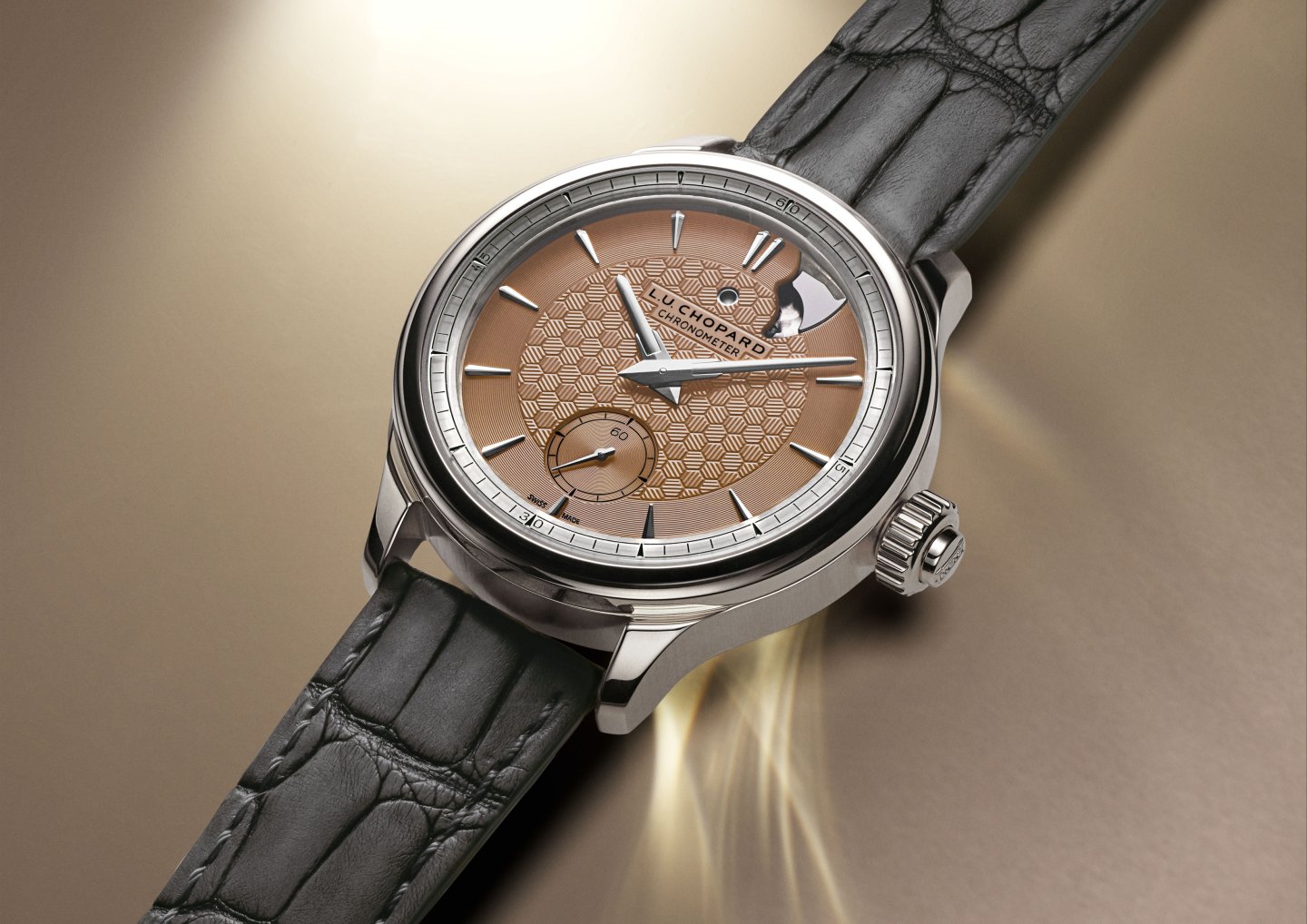 ショパール新作「L.U.C ストライク ワン チタン」～ハニカムモチーフのハンドギョーシェ装飾文字盤を採用した至高の逸品