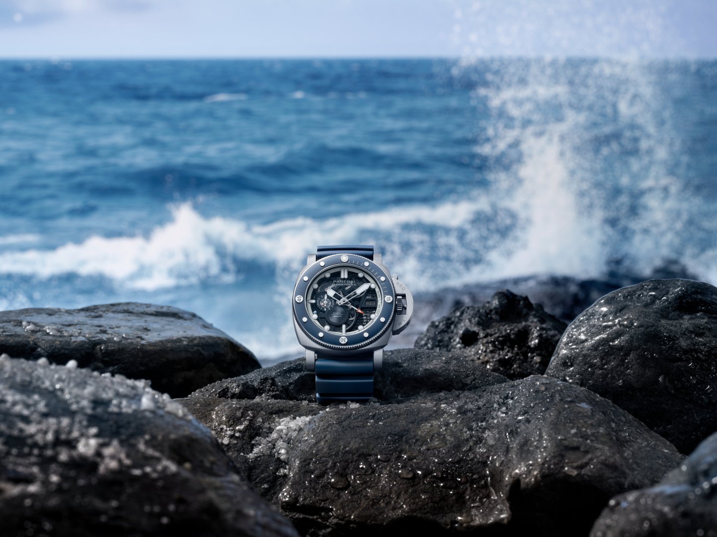 パネライより”世界海の日”を祝う新作「 PAM 01495」の発表～現実世界で活躍するスケルトンツールウォッチ