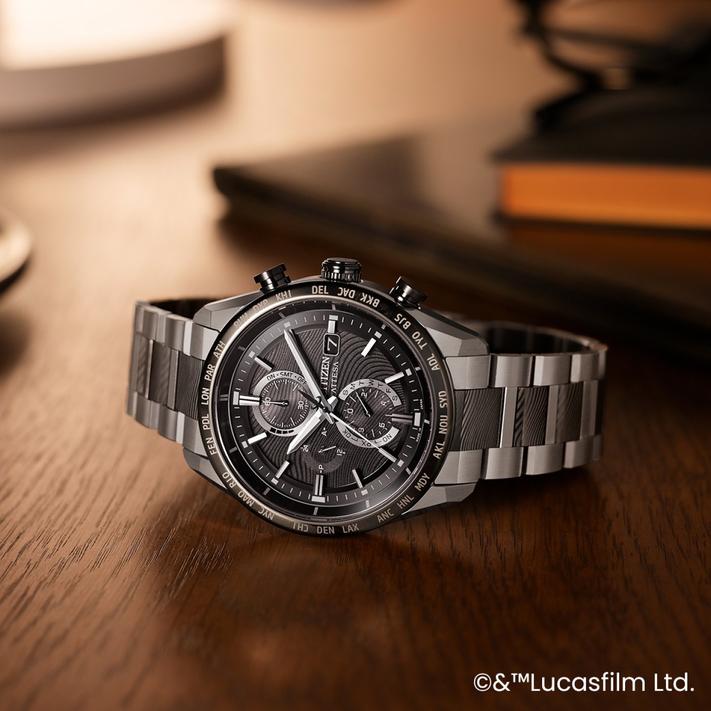 『シチズン アテッサ』より、「スター‧ウォーズ」の⼈気シリーズ「マンダロリアン」の世界観を纏った限定モデルが登場