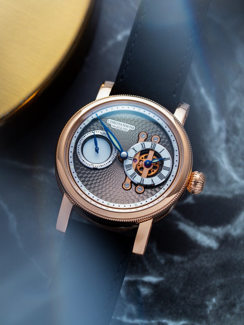 クロノスイスより、進化した2025年版の「ストライク・ツー」発表