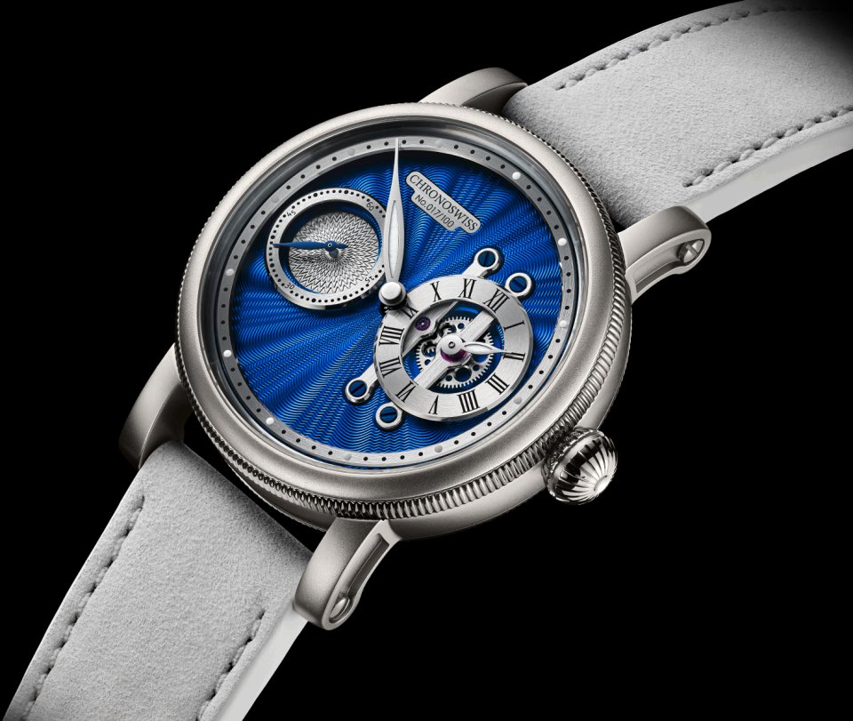 クロノスイスより、進化した2025年版の「ストライク・ツー」発表