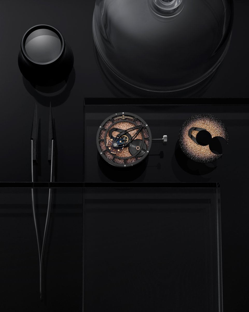 クリスティーナ・ダムの限定版グラフィックです。 ご予約商品】(2025年12月お届け予定) プリズムデザイン