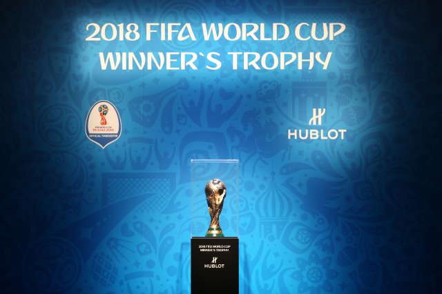 HUBLOT　表参道店に FIFA ワールドカップ優勝トロフィーが日本初上陸！