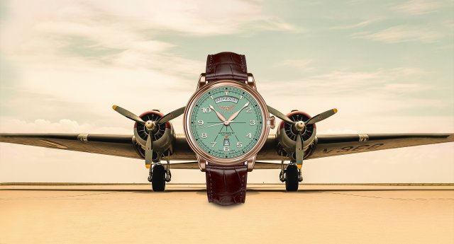 アビエイター、航空の黄金時代を体現する新作「Douglas Day-Date 45」を発表～コックピットの精度とファーストクラスの優雅さを融合した機械式タイムピース