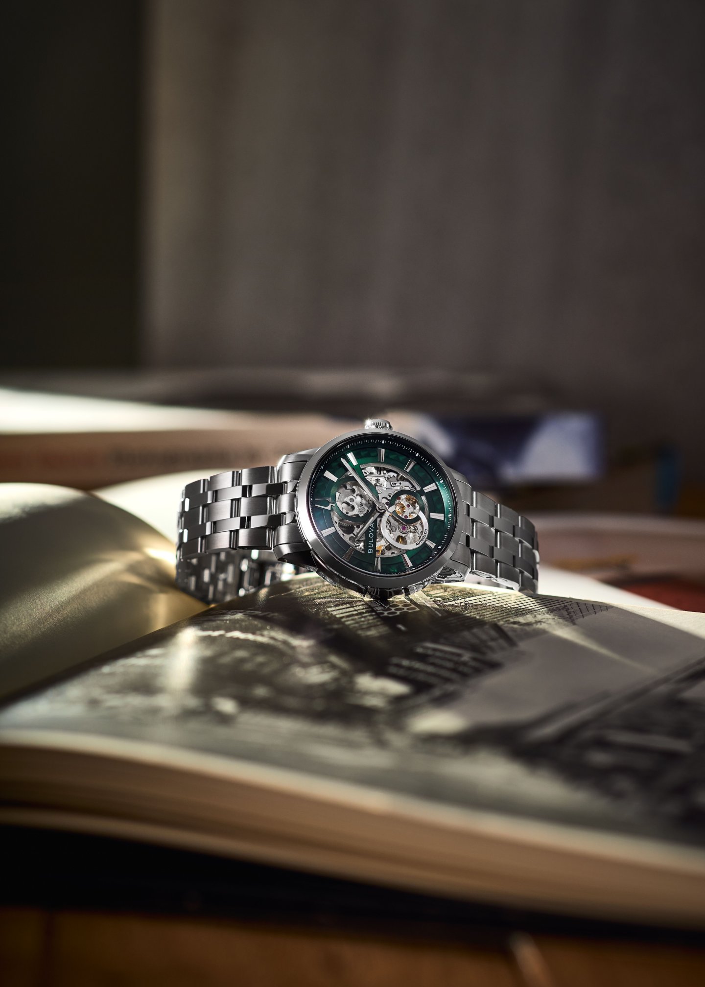 「ブローバ クラシック サットン」が、40mmにサイズダウンした小径モデル3型を発表～スケルトン仕様のオートマチックモデル