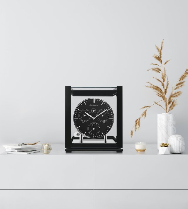 ドイツのクロックメーカー「HERMLE（ヘルムレ）」新作～時打ち機能付きのパーペチュアルカレンダー搭載置時計を発売