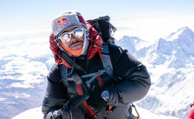 モンブランのマークメーカーであるニルマル・プルジャが、「モンブラン1858 ジオスフェール クロノグラフ ゼロオキシジェン」を着用しエベレストを征服しながら、2つの新しい世界記録を樹立