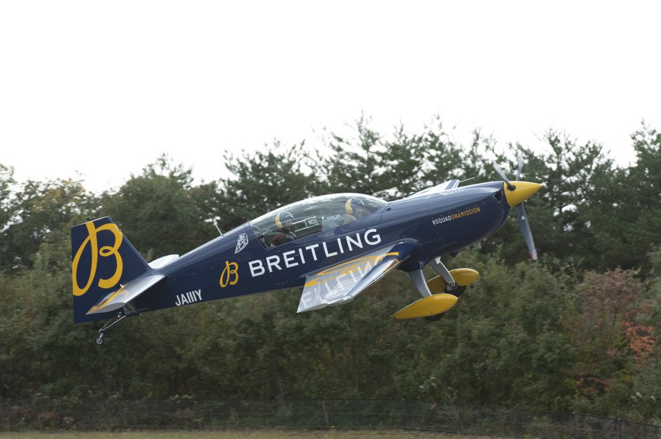 BREITLING ALPHA FLIGHT 45/P 室屋義秀さんサイン入り BREITLING ALPHA FLIGHT 45/P 室屋義秀さんサイン入り