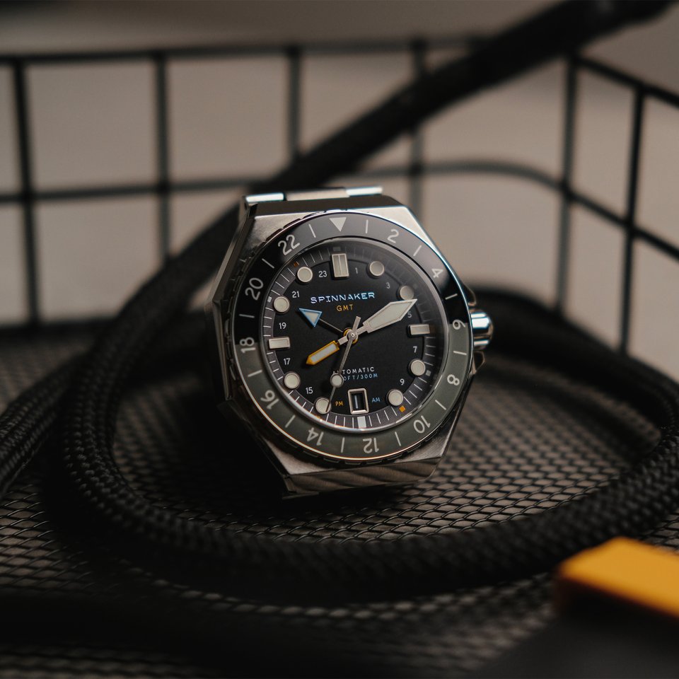 SPINNAKER」より300M防水の機械式GMTダイバーズウォッチ「DUMAS GMT AUTOMATIC」に新色「ハーバーグレー」が登場 |  NEWS | WatchMediaOnline(ウォッチ・メディア・オンライン) 時計情報サイト