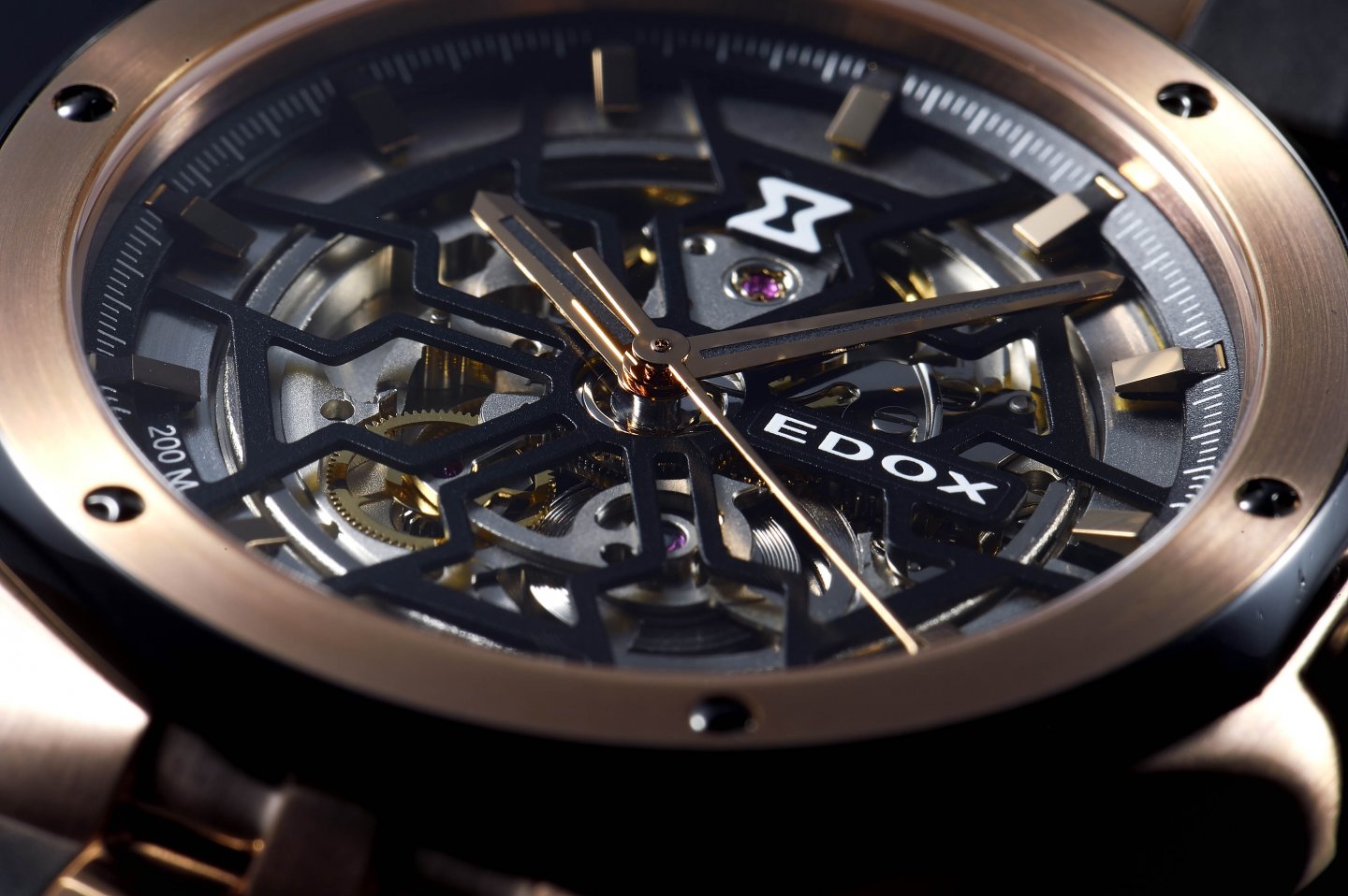 エドックス、アワーグラスをモチーフにしたカットワークで魅せる時計『デルフィン メカノ オートマティック』～新作4モデルを販売開始