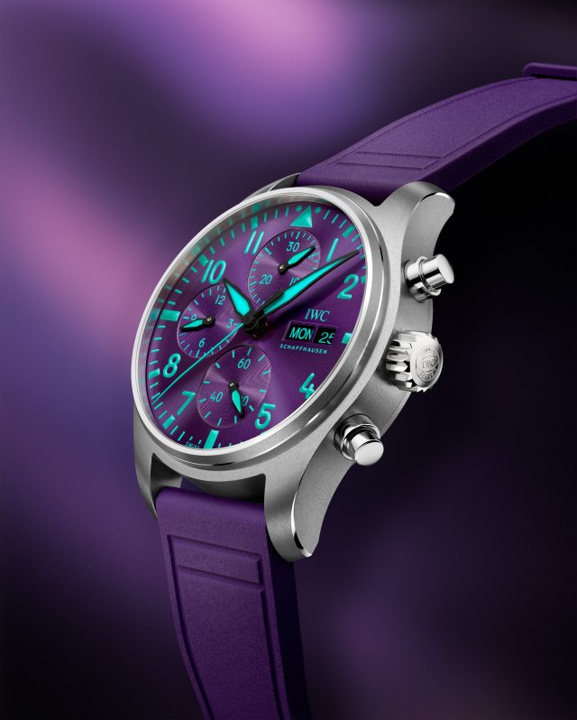 IWCシャフハウゼンより、シンガポールグランプリ記念「パイロット・ウォッチ・クロノグラフ」発売～ 鮮やかなパープルの文字盤を備えた F1™チームウォッチ