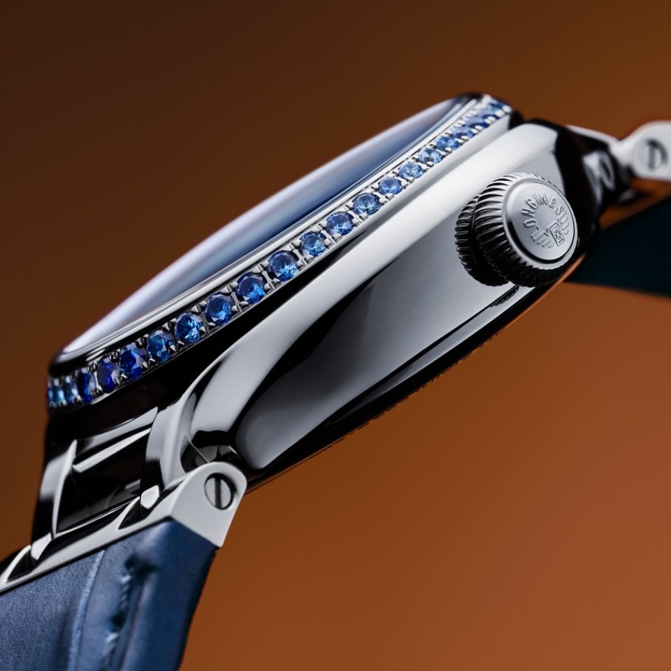 ロンジンから「プリマルナ コレクション」が誕生～月の情景を映す