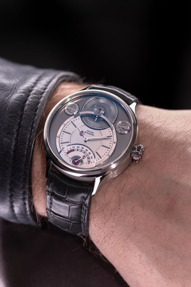 アントン・スハノフ、ブランド創設10周年記念モデル「FLAMINGO」を発表～独立時計師アカデミー（AHCI）正会員でもある独立時計師