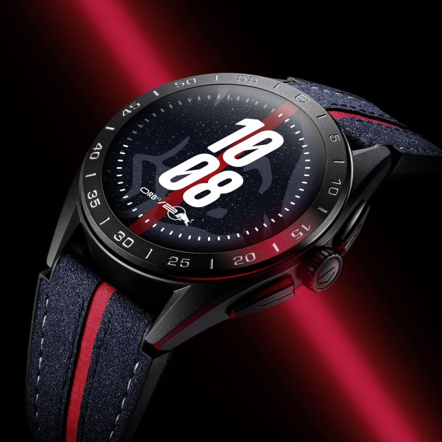 タグ・ホイヤーとオラクル・レッドブル・レーシングが再びタッグ～「TAG Heuer Connected Calibre E4 45MM x Oracle Red Bull Racing Edition」を発表