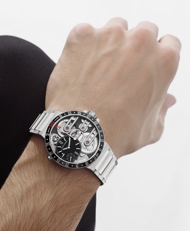 アーミン・シュトロームの 日付をベゼルに表示した世界初の時計「オービット」がマニュファクチュール・エディションで再び市場へ