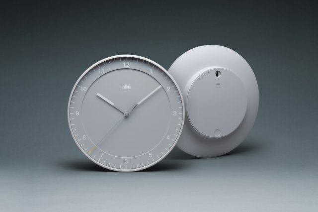 BRAUNから グレーコレクションの壁掛け時計が登場～不滅のバウハウス デザイン