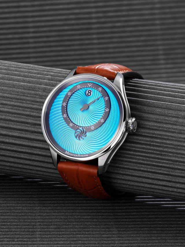 マイスタージンガー、創業25周年を迎え特別なコレクターズピース「Edition Panthero Jumping Hour Guilloché」を発表