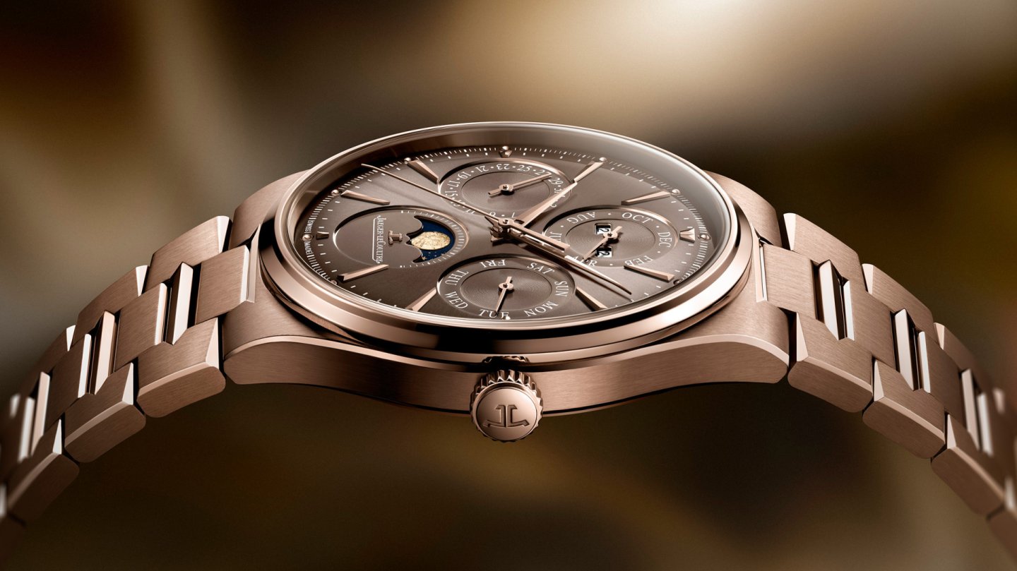 マスター・コントロール・クロノメーター 一体型メタルブレスレットの洗練されたデザインを通じて、時計製造の精密さを称える新作コレクション