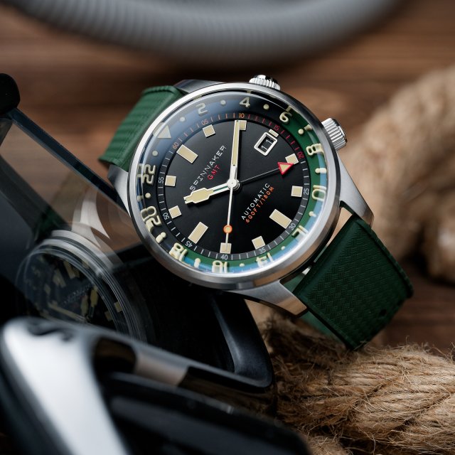 スピニカーが『ブラッドナー GMT オートマティック＞』を発売～ケース内でベゼルが回転するコンプレッサーケースを採用