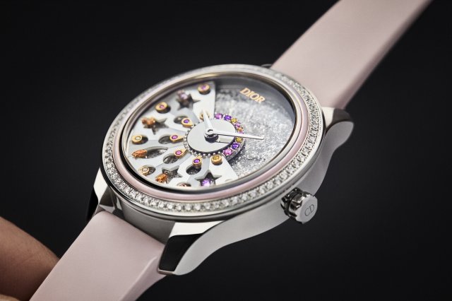 クリスチャン・ディオール【DIOR TIMEPIECES】より「ディオール グラン バル シルク」の発表～ダイヤル面にMOP装飾されたローターをデザイン