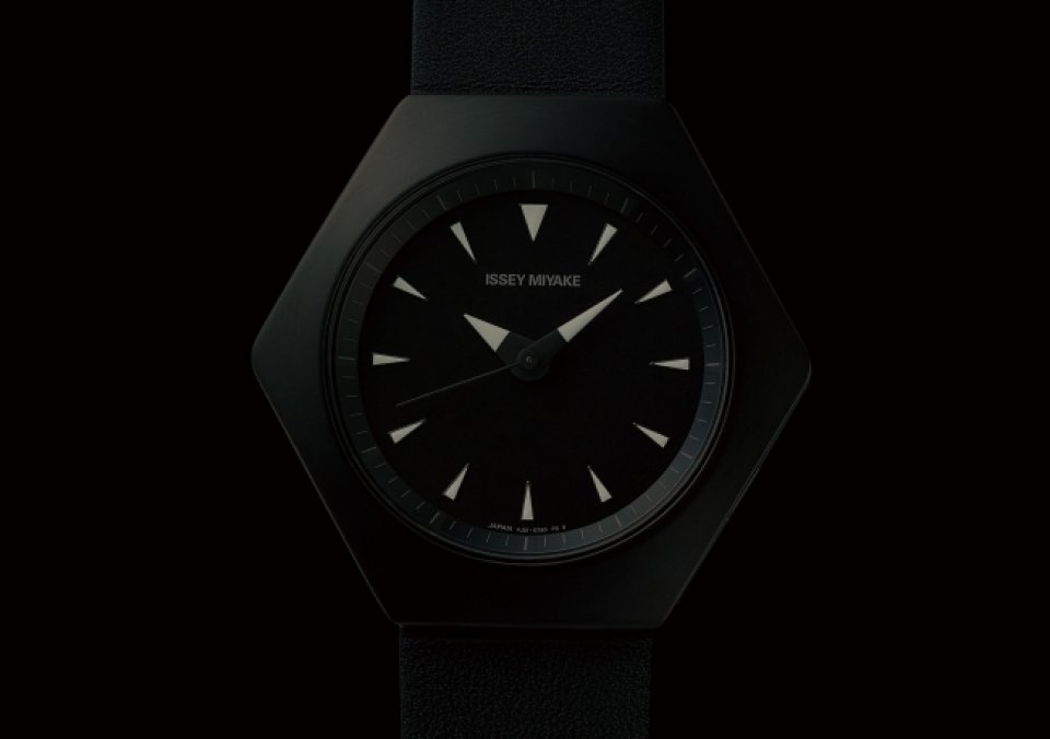 セイコーウオッチの＜ISSEY MIYAKE WATCH＞に 六角形をモチーフにした