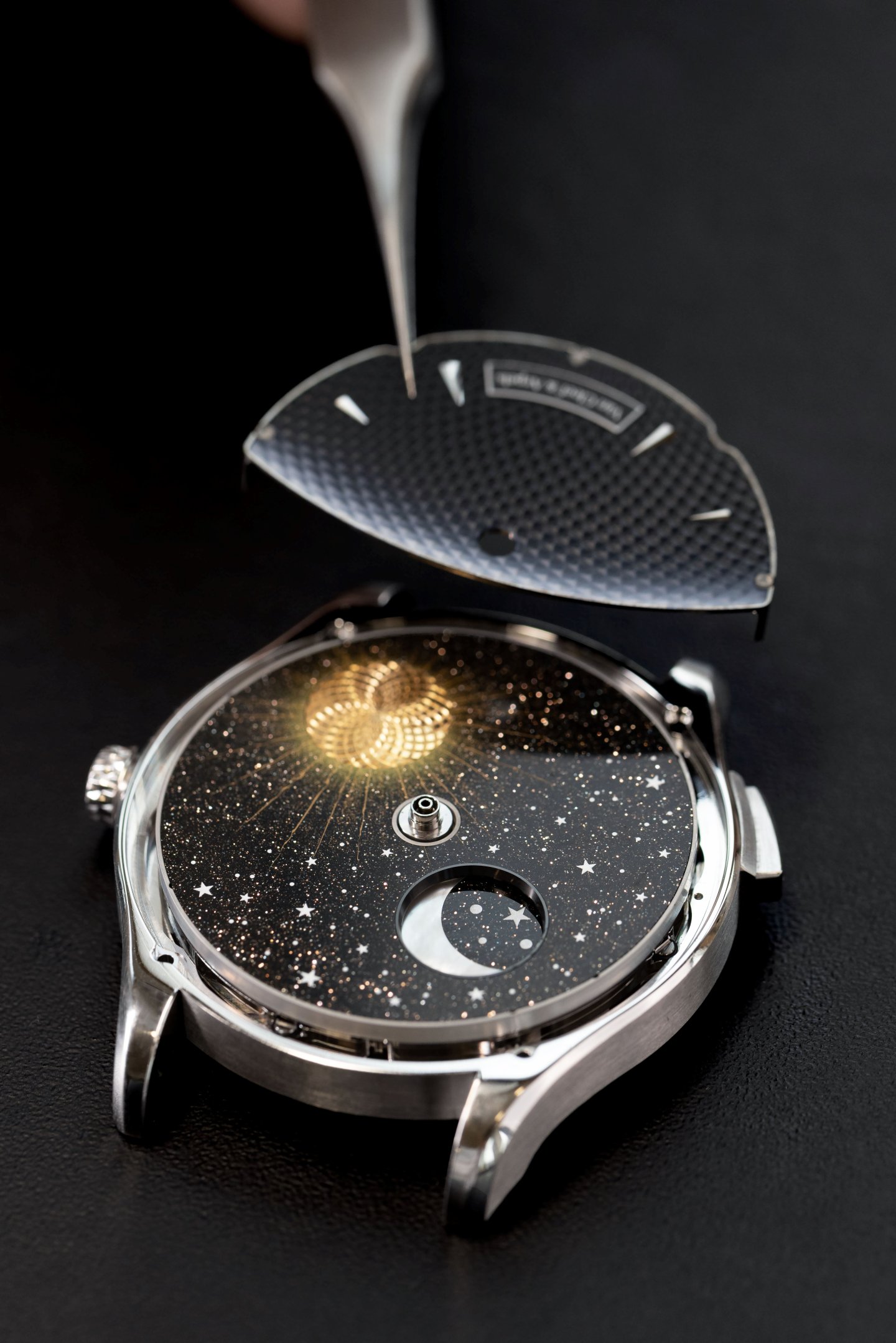 ヴァン クリーフ＆アーペル新作時計が「ウォッチズ アンド ワンダーズ ジュネーブ 2026」にてベールを脱ぐ～POETRY OF THE HEAVENS、天空の詩情