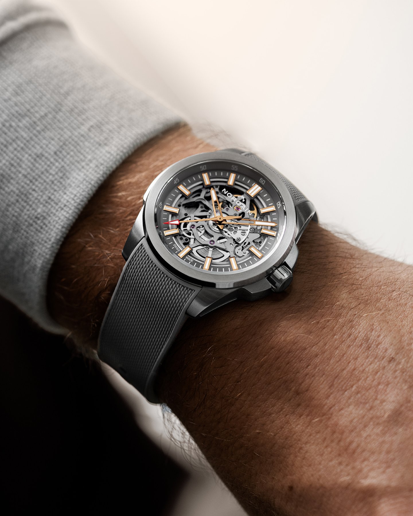 ノルケインが インディペンデンス・コレクションから新作「INDEPENDENCE SKELETON 42MM GREY」を発表