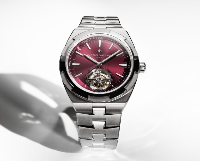ヴァシュロン・コンスタンタンより、ディープレッドダイヤル採用の「オーヴァーシーズ・トゥールビヨン」が登場～