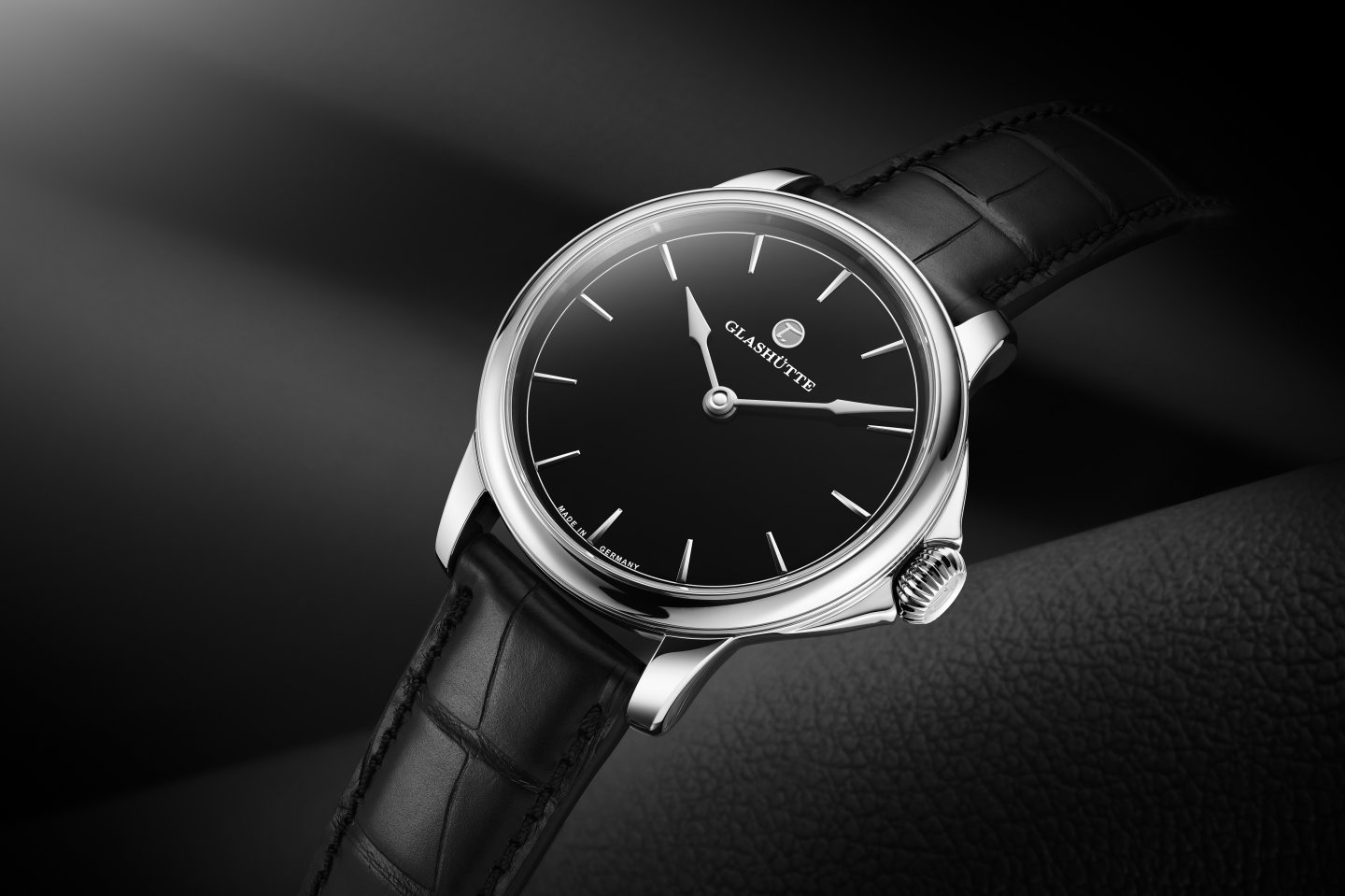 チュチマ・グラスヒュッテ新作「パトリア・ブラック」～黒を纏う新しい二針のパトリア