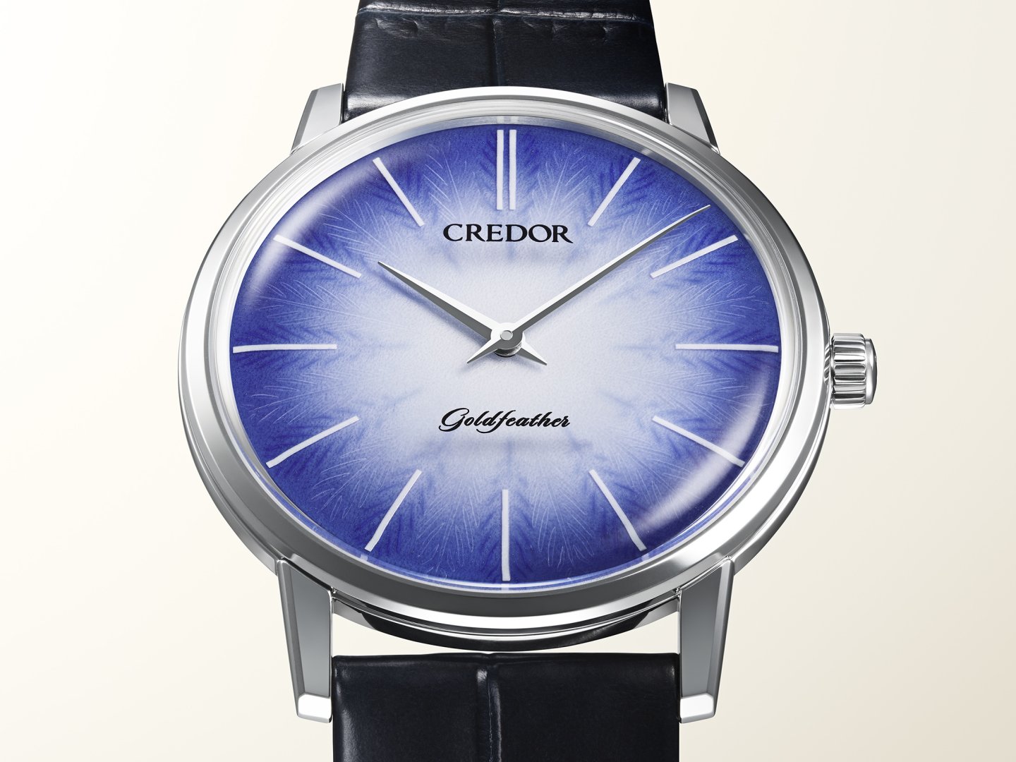 ＜クレドール＞ゴールドフェザーに、伊万里鍋島焼ダイヤル搭載モデルが誕生～陶器という美しさの新境地に至る限定モデル