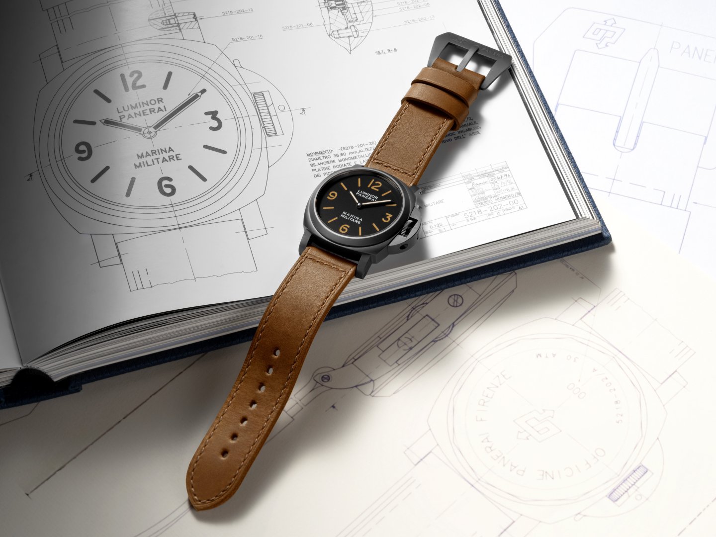 パネライが「時の深淵」展の開幕を記念する「ルミノール マリーナミリターレ PAM05218」を発表～1993年デビューのルミノール マリーナ ミリターレをオマージュ