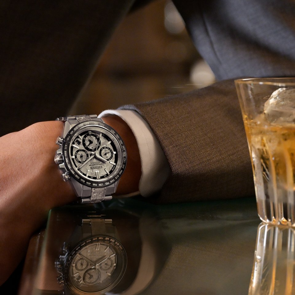 シチズン『アテッサ』に、初のデュラテクトプラチナを施した結晶