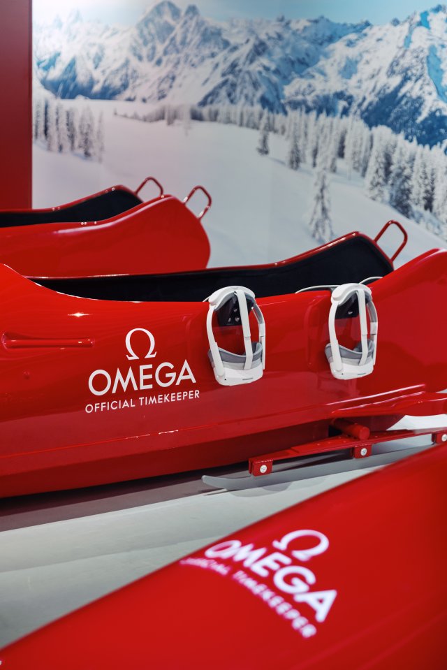 オメガ、ミラノ・コルティナ 2026 開幕に伴い オフィシャルタイムキーパーとしての計時を開始～ミラノ中心部には “オメガ パビリオン” もオープン