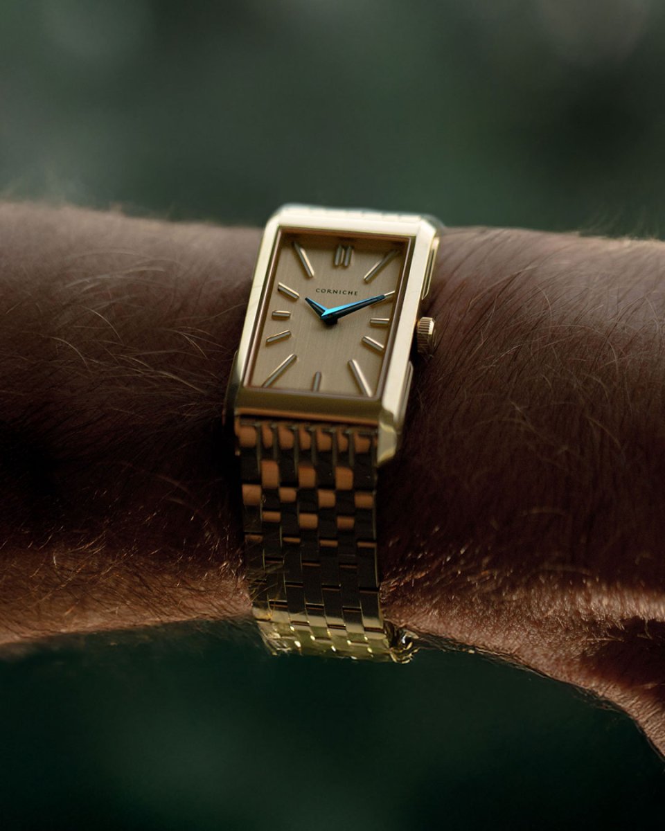 コーニッシュがブランド初となるレクタングルケース「Visionnaire