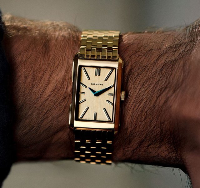 コーニッシュがブランド初となるレクタングルケース「Visionnaire」発表～アベンチュリン文字盤を含む全4型の展開