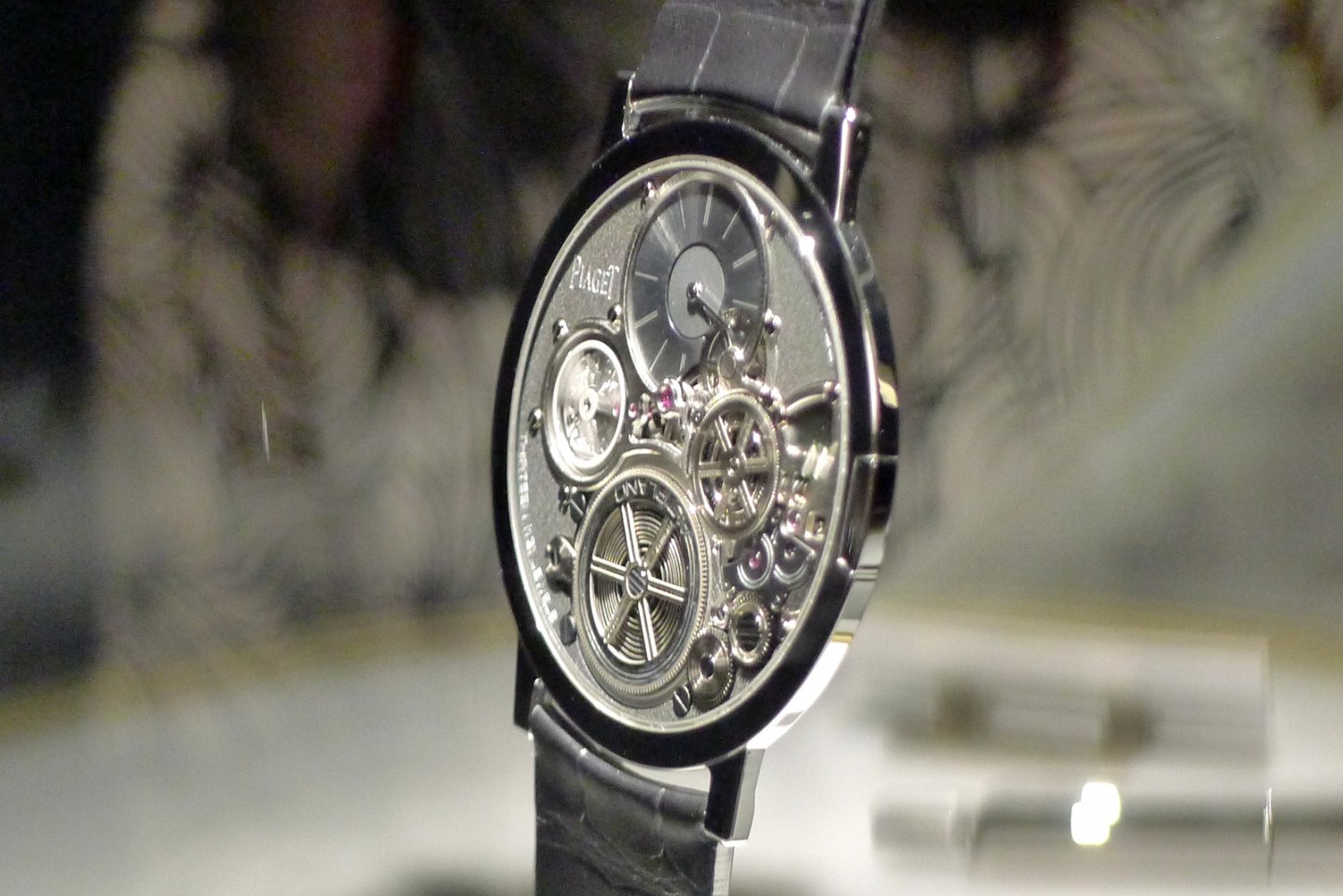 ピアジェ： 厚さ2mmのムーブメント 9P 以来60年余、ついに薄さ２ｍｍの腕時計を発表！