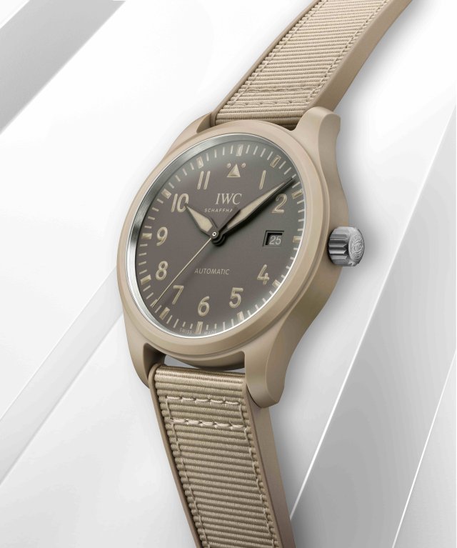 IWCトップガン・コレクションに新しいカラーバリエーションが登場～米国海軍パイロットのフライトスーツと砂漠を彷彿とさせる色合いのセラミックケース