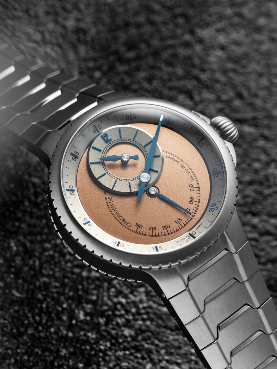 クロノスイスからブレスレット一体型のフルチタンケースの新作『パルス