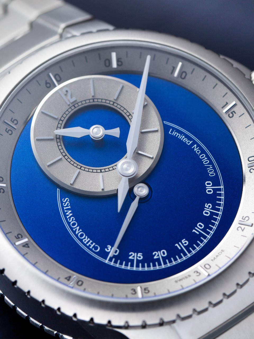 クロノスイスからブレスレット一体型のフルチタンケースの新作『パルス