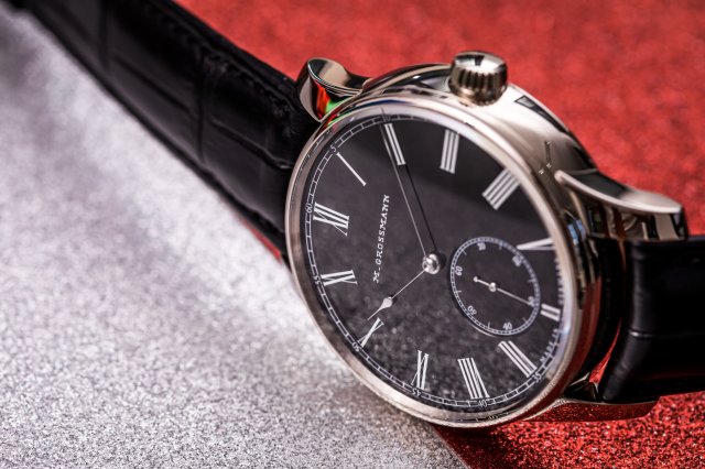 モリッツ・グロスマン、懐中時計のヴィンテージロゴを採用した 「ハマティック」Black-orダイヤルモデルを発表