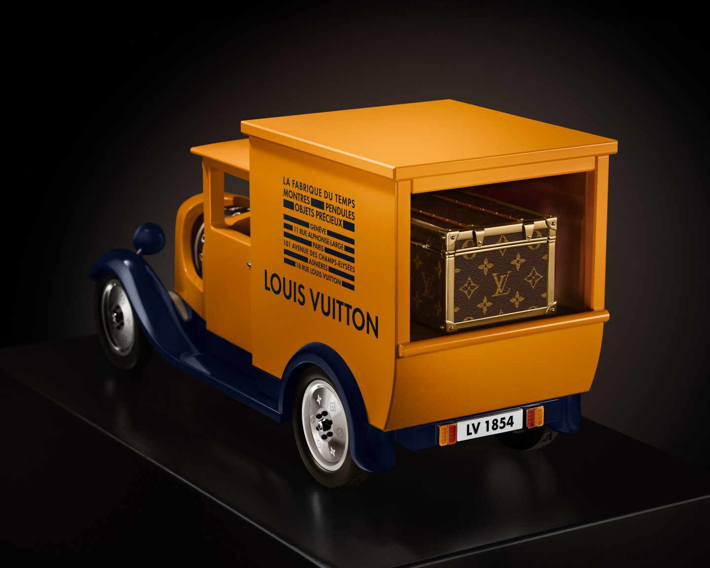 ルイ･ヴィトンの伝説的なカミオネット(トラック)を時を刻むオブジェ「Louis Vuitton Camionnette  」として再解釈