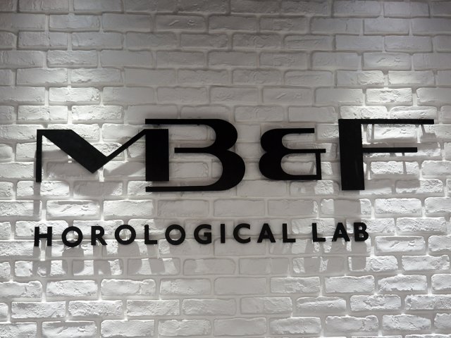 MB&F Horological Machine 7 AQUAPOD (CARRÉ DES HORLOGERS)